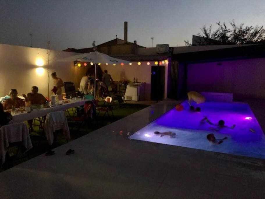Alojamiento El Pez Casa Con Piscina Climatizada Villafranca de los Caballeros Kültér fotó