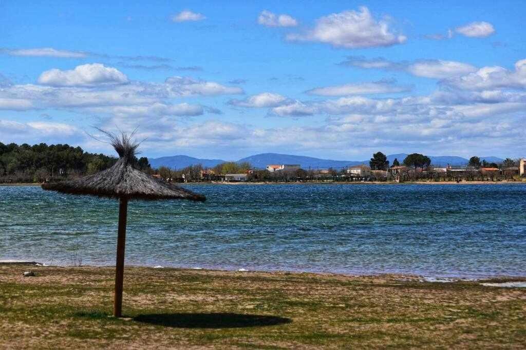 Alojamiento El Pez Casa Con Piscina Climatizada Villafranca de los Caballeros Kültér fotó