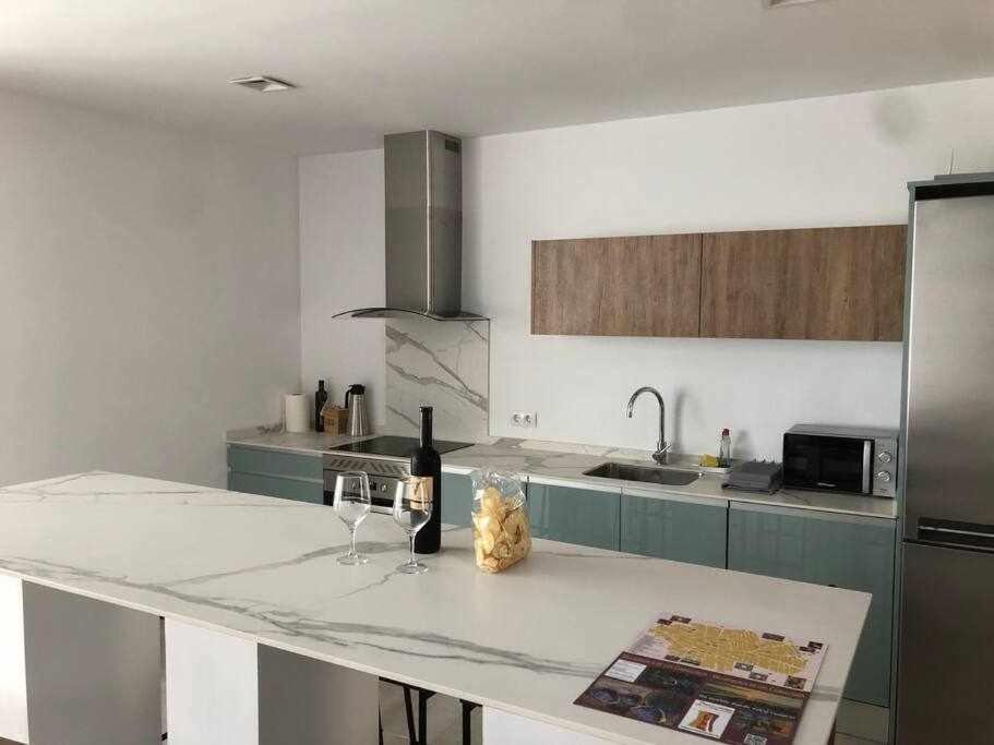 Alojamiento El Pez Casa Con Piscina Climatizada Villafranca de los Caballeros Kültér fotó