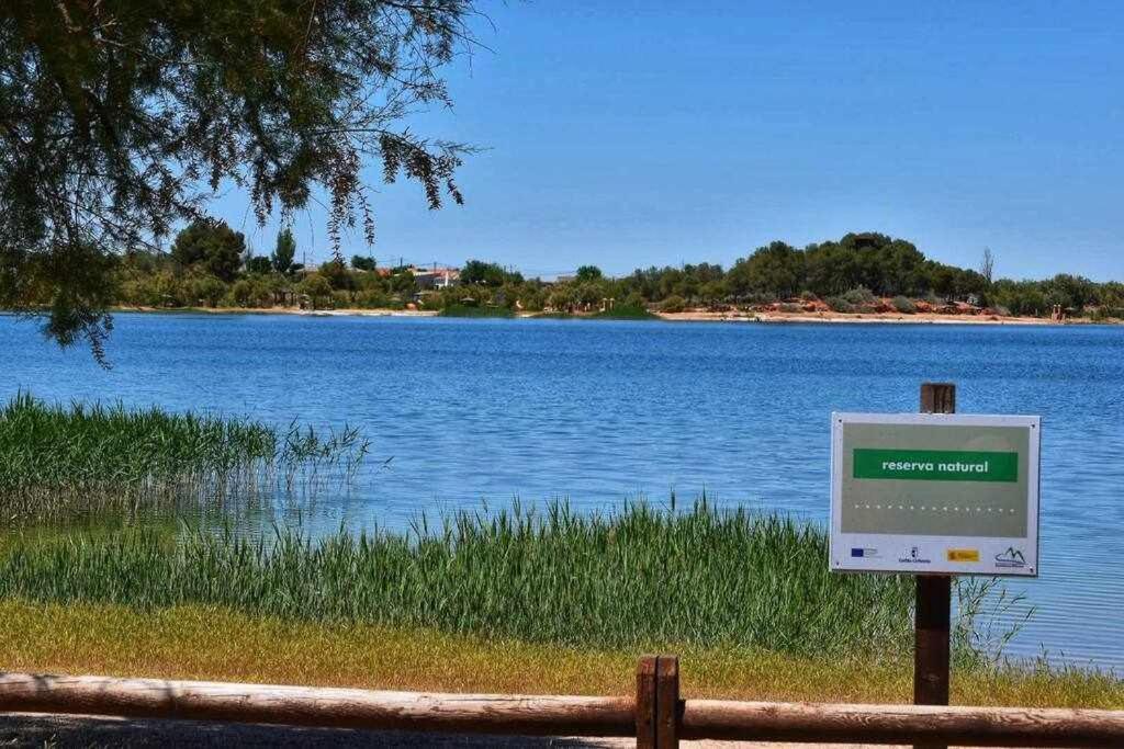 Alojamiento El Pez Casa Con Piscina Climatizada Villafranca de los Caballeros Kültér fotó
