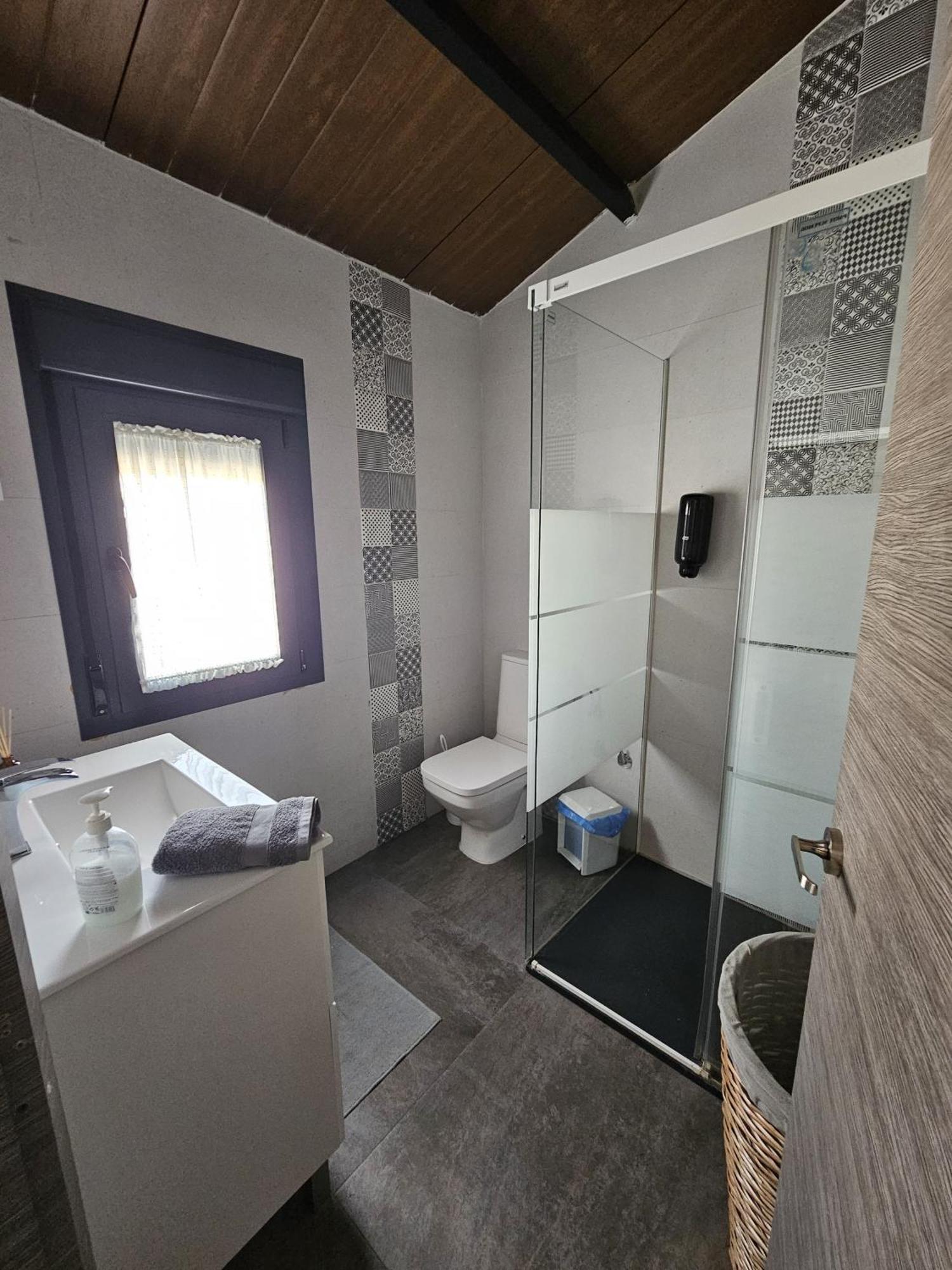 Alojamiento El Pez Casa Con Piscina Climatizada Villafranca de los Caballeros Kültér fotó