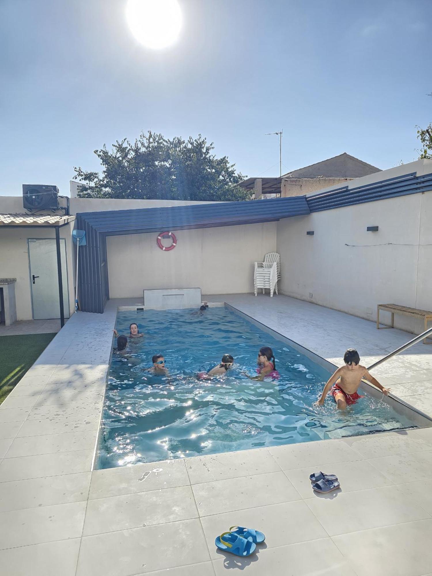 Alojamiento El Pez Casa Con Piscina Climatizada Villafranca de los Caballeros Kültér fotó