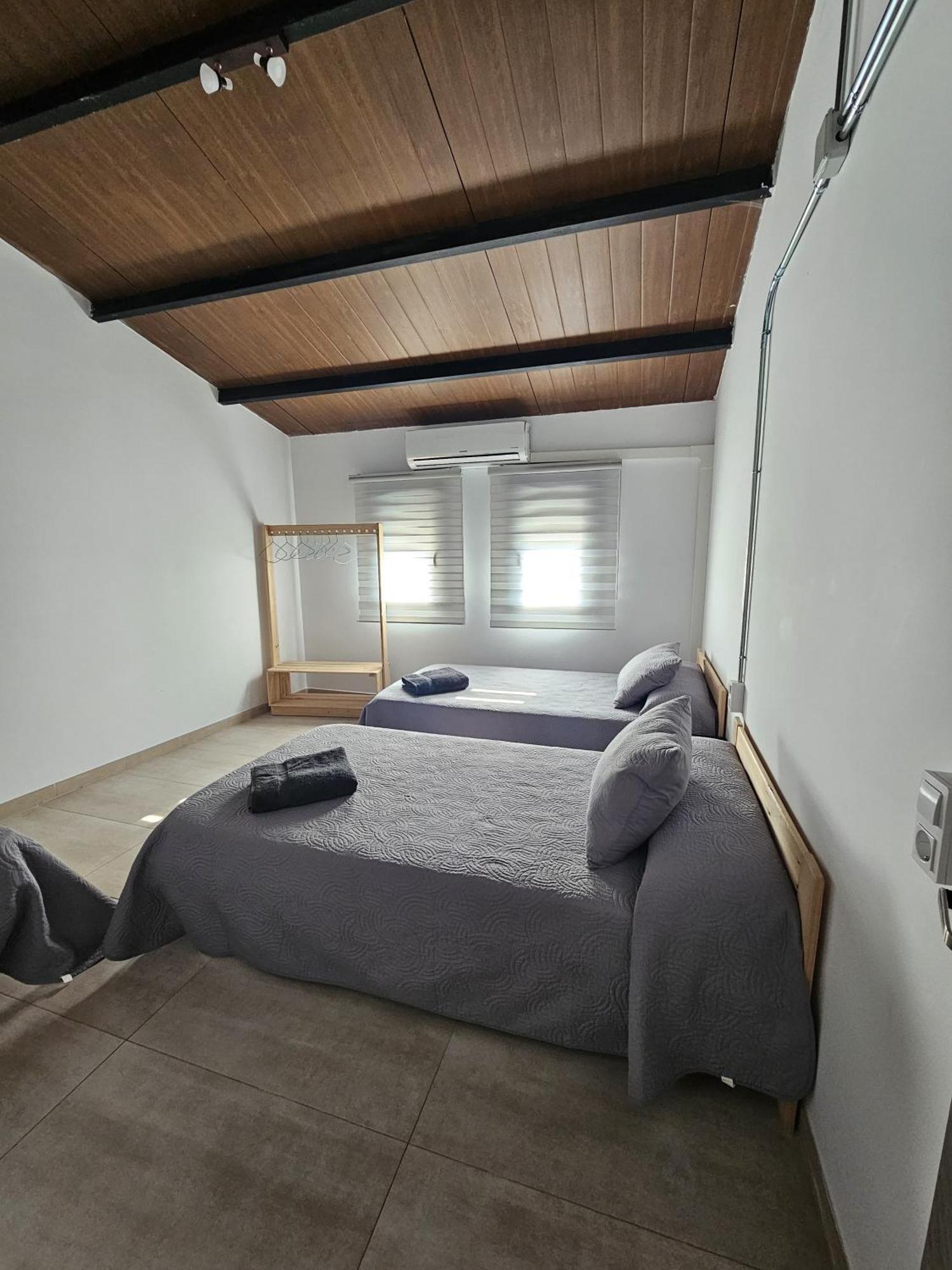 Alojamiento El Pez Casa Con Piscina Climatizada Villafranca de los Caballeros Kültér fotó