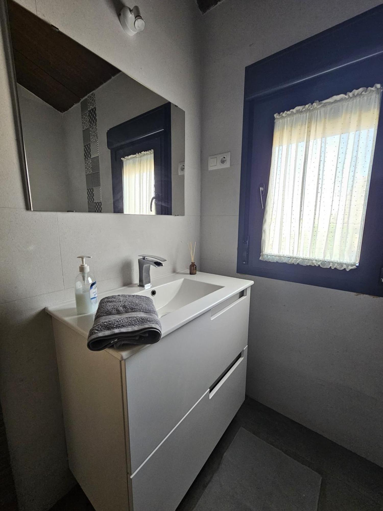 Alojamiento El Pez Casa Con Piscina Climatizada Villafranca de los Caballeros Kültér fotó