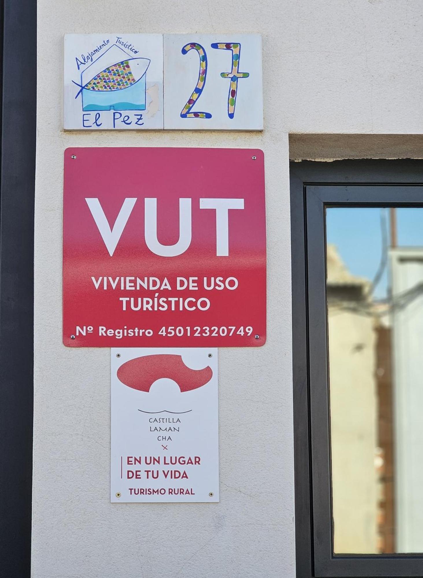 Alojamiento El Pez Casa Con Piscina Climatizada Villafranca de los Caballeros Kültér fotó
